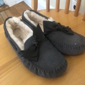 UGG brand women's slipper, gray with black bow
